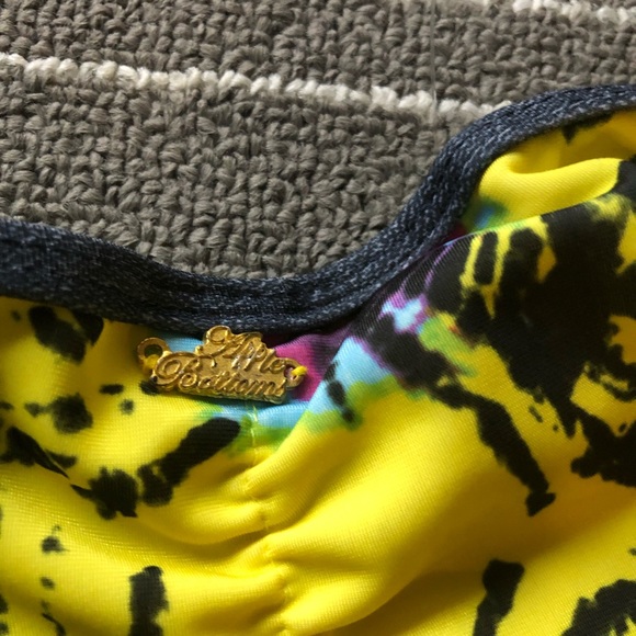 Yellow used bikini - Picture 8 of 8